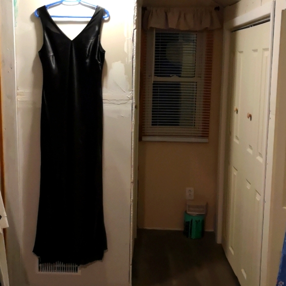 Full length black dress - Picture 2 of 3